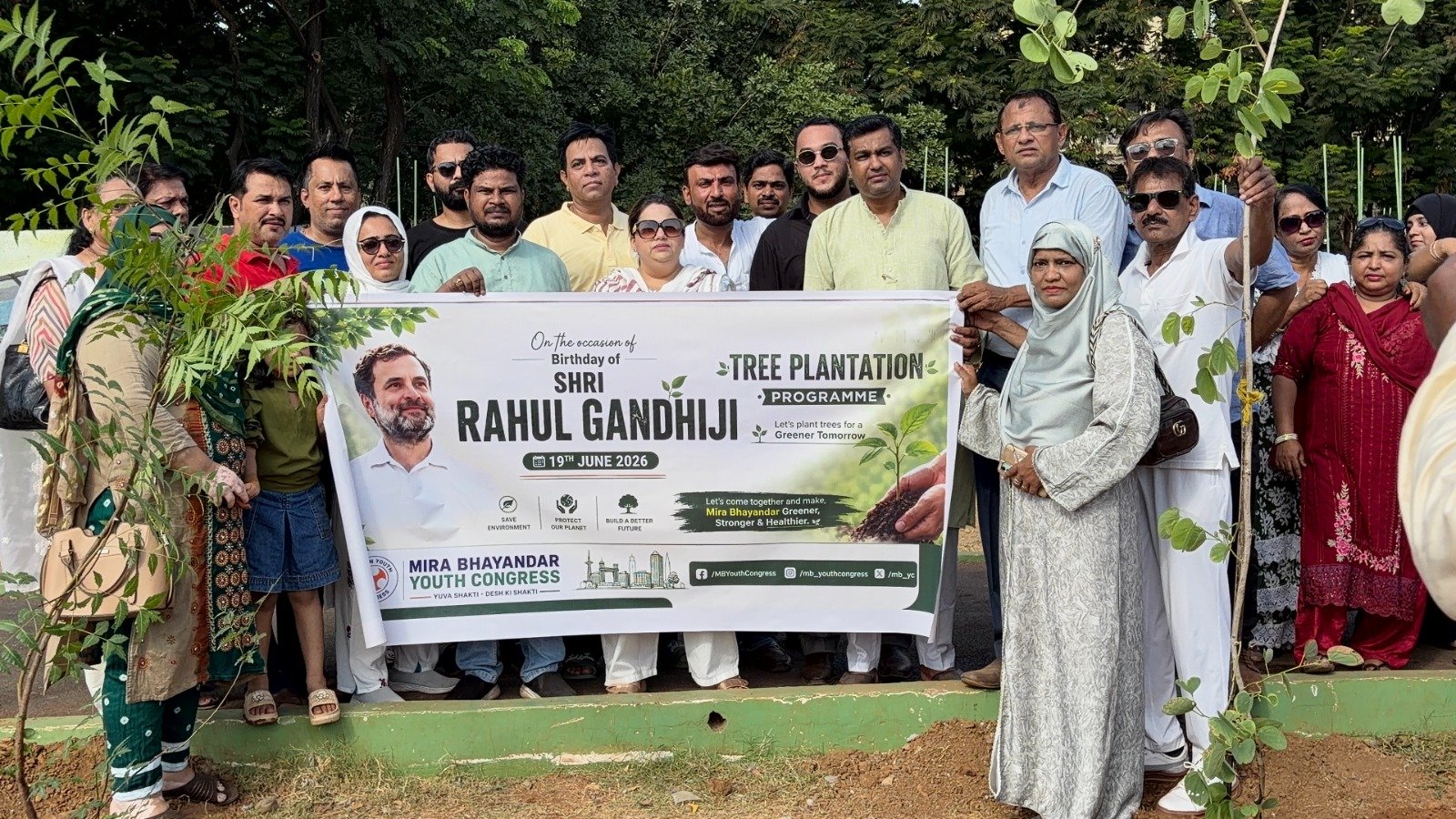 मीरा-भायंदर यूथ कांग्रेस ने राहुल गांधी के जन्मदिन के मौके पर बड़ा पेड़ लगाया